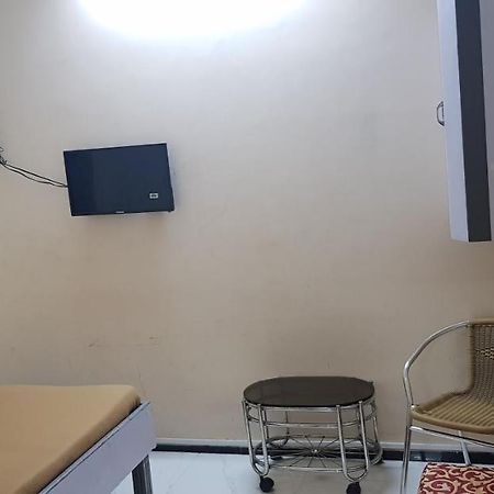 New Metro Guest House Мумбаи Экстерьер фото