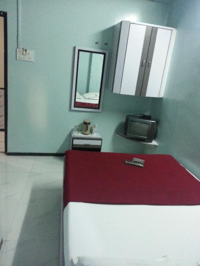 New Metro Guest House Мумбаи Экстерьер фото