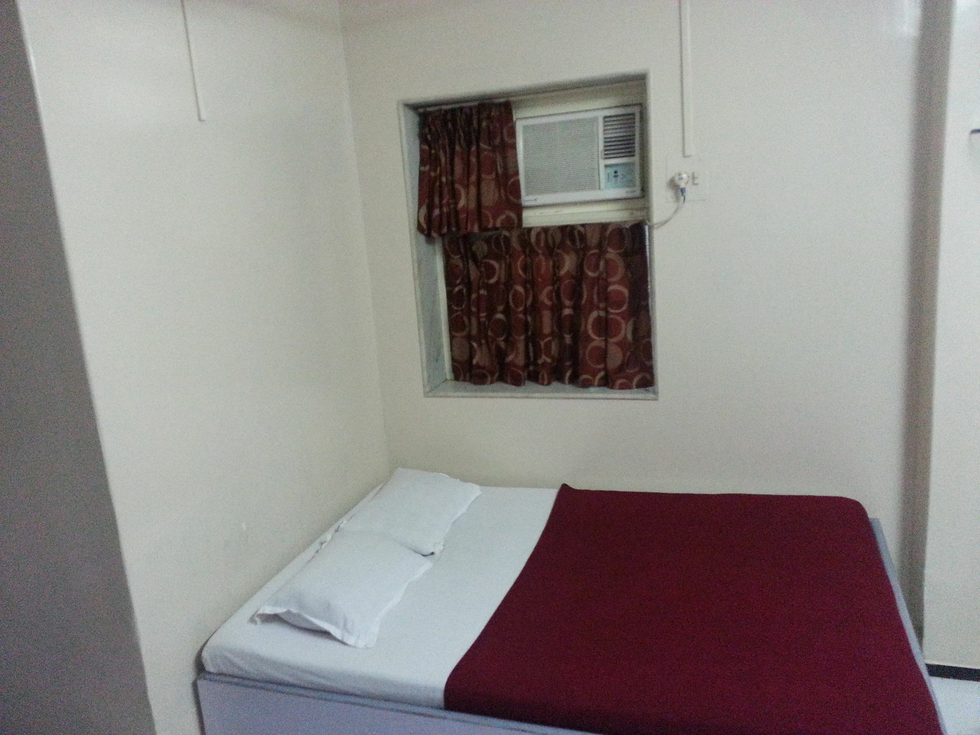 New Metro Guest House Мумбаи Экстерьер фото